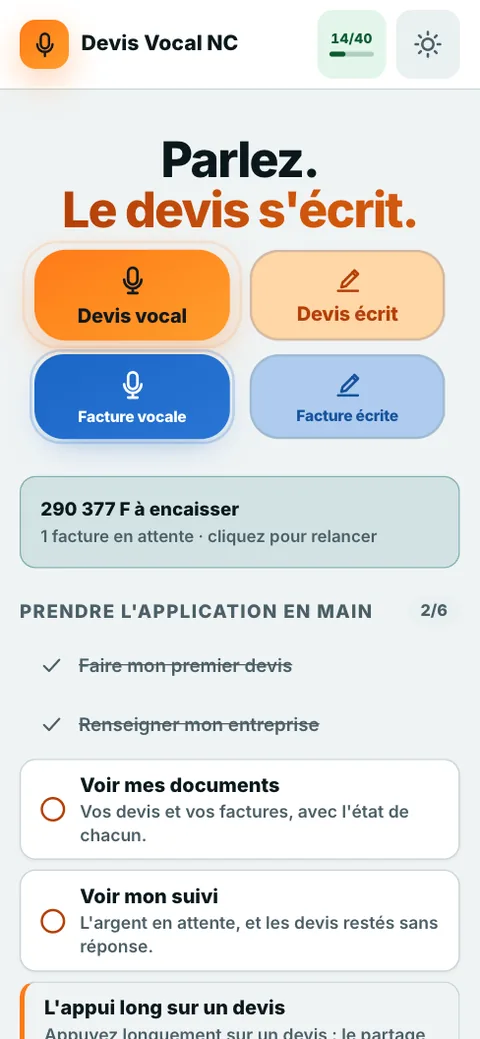 L'accueil de l'application : « Parlez. Le devis s'écrit. », avec les boutons Devis vocal, Devis écrit, Facture vocale et Facture écrite.